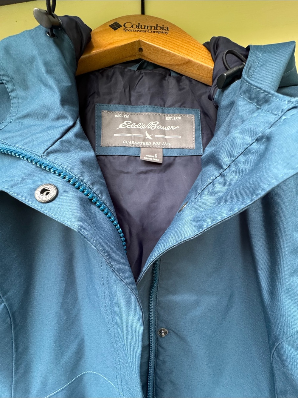 Eddie Bauer Teal Raincoat with Hood - Women’s - Picture 3 of 7